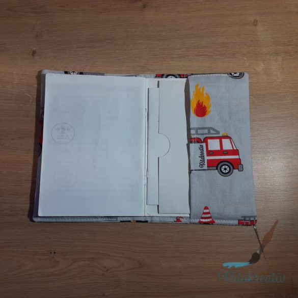 Tűzoltóautó Egészségügyi kiskönyvborító